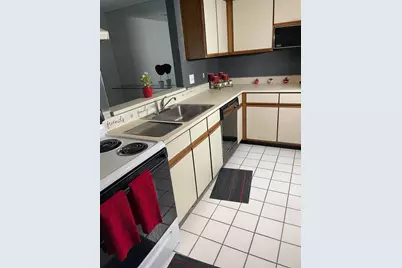 27430 Evergreen Road #36, Lathrup Village, MI 48076 - Photo 5