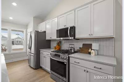 1533 N Village Circle, Kalamazoo, MI 49009 - Photo 7