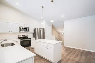 637 Manorwood Circle, Benton Harbor, MI 49022 - Photo 5