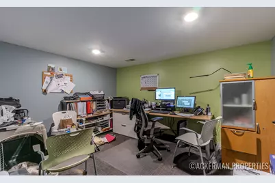 1052 Wealthy Street SE, Grand Rapids, MI 49506 - Photo 27