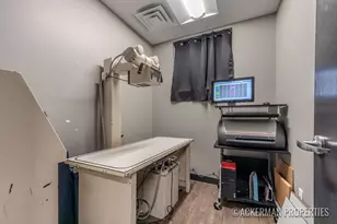 1052 Wealthy St SE, Grand Rapids, MI 49506 - Photo 15