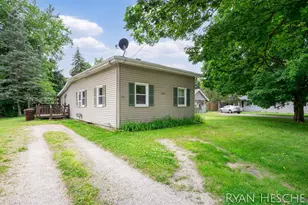 160 Division St, Saranac, MI 48881 - Photo 1