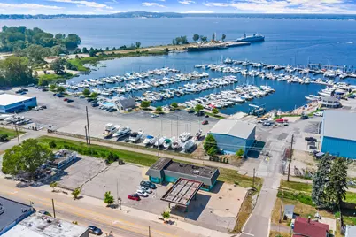 1930 Lakeshore Drive, Muskegon, MI 49441 - Photo 17