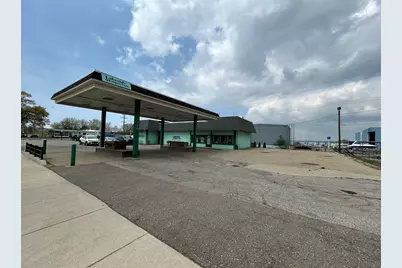 1930 Lakeshore Drive, Muskegon, MI 49441 - Photo 3