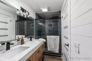 1205 Bridge St NW, Grand Rapids, MI 49504 - Photo 17