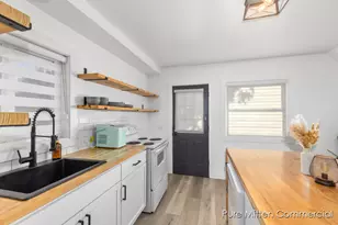 1205 Bridge St NW, Grand Rapids, MI 49504 - Photo 15