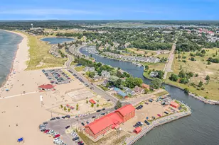 15 Lakeshore Dr, Manistee, MI 49660 - Photo 21