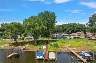 46 Counts Cove Ct, Holland, MI 49424 - Photo 3