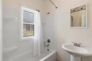 216 Kendall St N, Battle Creek, MI 49037 - Photo 11