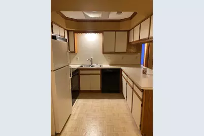 30566 Oakridge Manor Drive #24, Roseville, MI 48066 - Photo 3