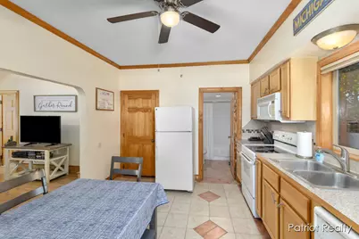 602 Jackson Street, Grand Haven, MI 49417 - Photo 9