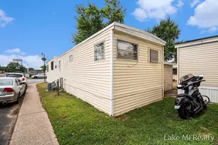 823 Dolphin St SW, Wyoming, MI 49509 - Photo 17