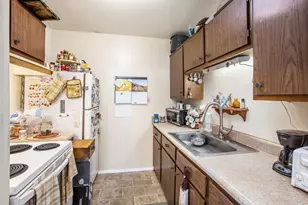 8226 Huntington St, Westland, MI 48185 - Photo 9