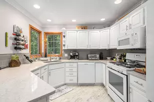 3330 Clearview Ln, Saugatuck, MI 49453 - Photo 9