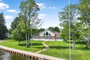 707 Lake Shore Dr, Cadillac, MI 49601 - Photo 1