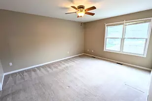 23721 W Lake Cir, Brownstown, MI 48183 - Photo 17