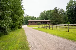 10133 W Allen Rd, Fowlerville, MI 48836 - Photo 9