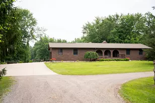 10133 W Allen Rd, Fowlerville, MI 48836 - Photo 11