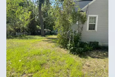 371 E Columbia Avenue, Muskegon Heights, MI 49444 - Photo 3