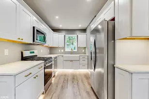 409 Oak St, Three Oaks, MI 49128 - Photo 11