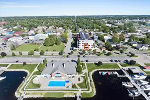 105 W Danaher St, Ludington, MI 49431 - Photo 39