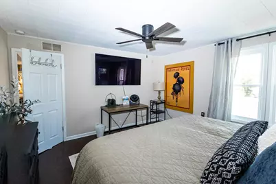 22515 E 10 Mile Road, Saint Clair Shores, MI 48080 - Photo 17