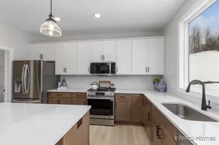 5961 Valley Point Dr SE, Caledonia, MI 49316 - Photo 11