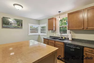 911 Emerald Ave NE, Grand Rapids, MI 49503 - Photo 15