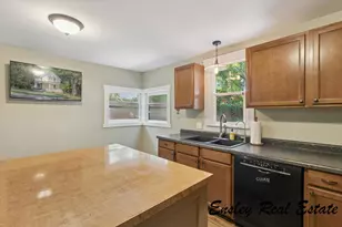 911 Emerald Ave NE, Grand Rapids, MI 49503 - Photo 15