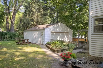 911 Emerald Ave NE, Grand Rapids, MI 49503 - Photo 35
