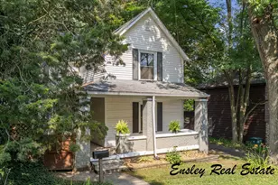 911 Emerald Ave NE, Grand Rapids, MI 49503 - Photo 3