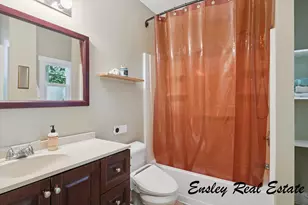 911 Emerald Ave NE, Grand Rapids, MI 49503 - Photo 21