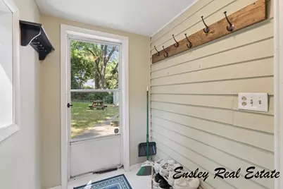 911 Emerald Ave NE, Grand Rapids, MI 49503 - Photo 19