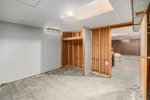 2021 Queens Ct, Muskegon, MI 49445 - Photo 15