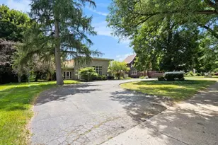 286 Capital Ave NE, Battle Creek, MI 49017 - Photo 3