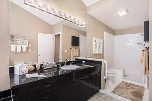 4826 Cliffside Dr, West Bloomfield, MI 48323 - Photo 11