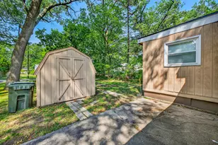 827 W Larch Ave, Muskegon, MI 49441 - Photo 117