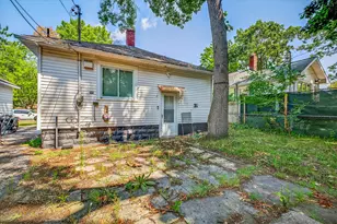 827 W Larch Ave, Muskegon, MI 49441 - Photo 61