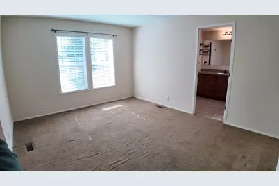 13523 Oaktree Ct, Grand Haven, MI 49417 - Photo 5