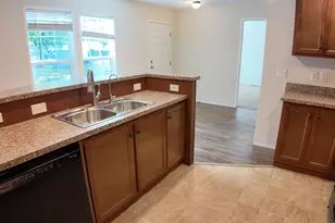 13523 Oaktree Ct, Grand Haven, MI 49417 - Photo 9