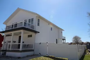 805 W Loomis St, Ludington, MI 49431 - Photo 1