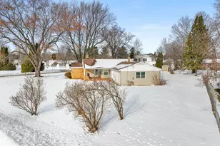 616 Lake Shore Dr, Cadillac, MI 49601 - Photo 3