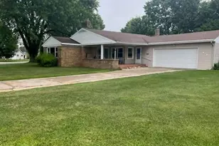 616 Lake Shore Dr, Cadillac, MI 49601 - Photo 1