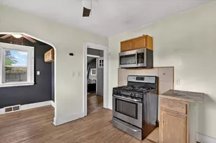 226 E High St, Jackson, MI 49203 - Photo 17