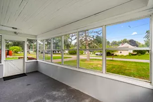 1050 Maynard Ave, Jackson, MI 49202 - Photo 7