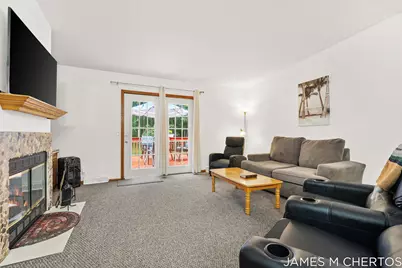 5621 Pine Island Drive NE, Comstock Park, MI 49321 - Photo 9