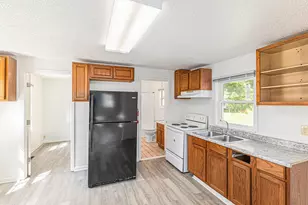 206 W North St, Albion, MI 49224 - Photo 7