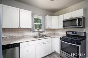 52 Holly St SW, Grand Rapids, MI 49548 - Photo 5