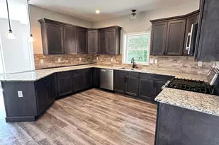 20015 Fountain View Ln, Brownstown, MI 48183 - Photo 17