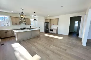 8206 Eagle Peak Dr, Jenison, MI 49428 - Photo 5